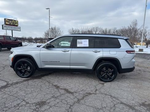 Used 2021 Jeep Grand Cherokee L Laredo image 12