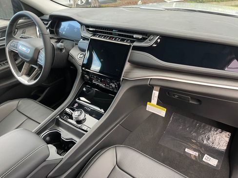 New 2024 Jeep Grand Cherokee Limited 4xe w/ Luxury Tech Group II image 11