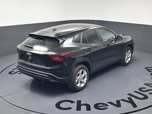 Used 2026 Chevrolet Trax LS w/ LS Convenience Package FWD image 33