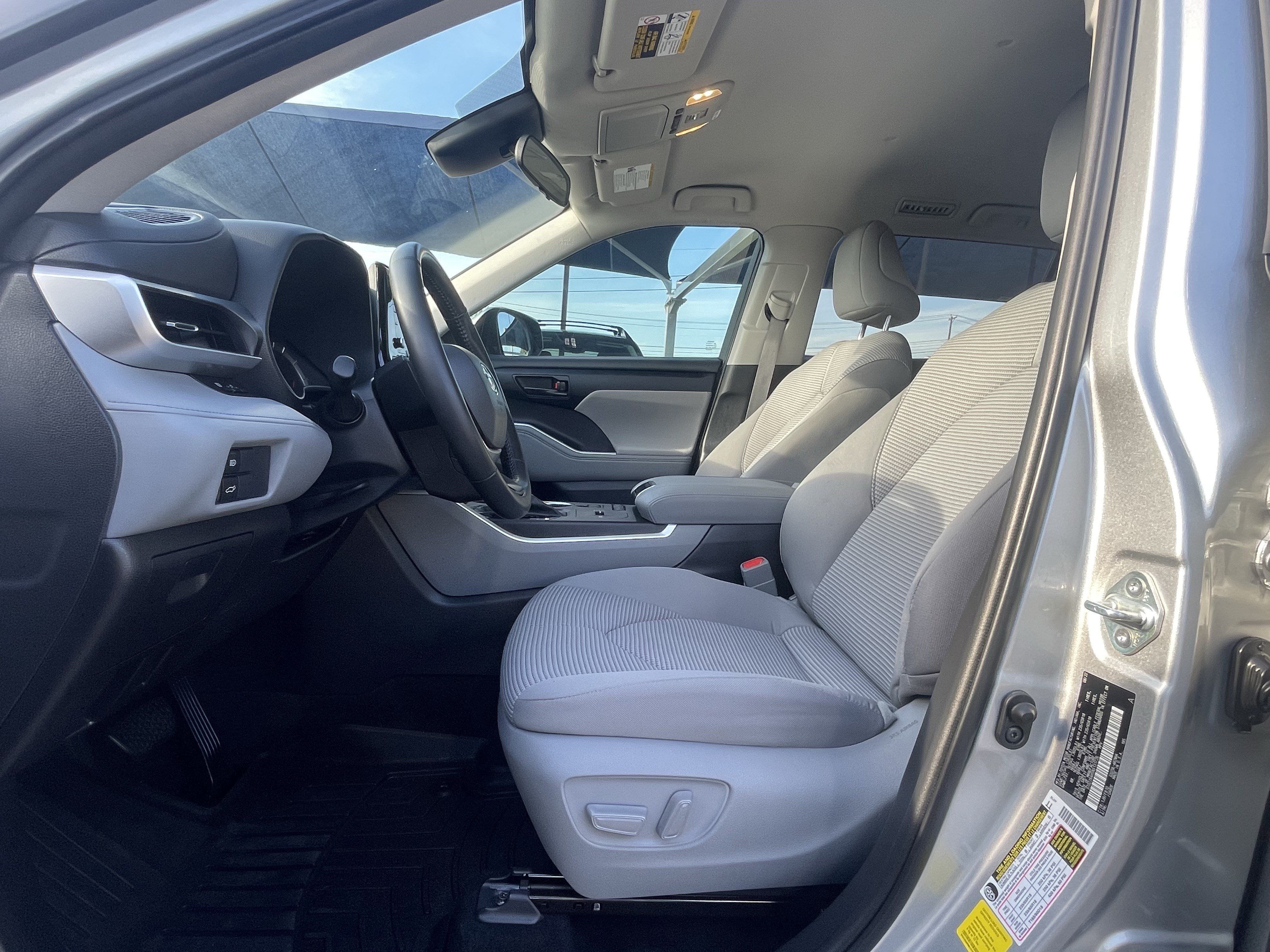 Used 2022 Toyota Highlander LE FWD image 23