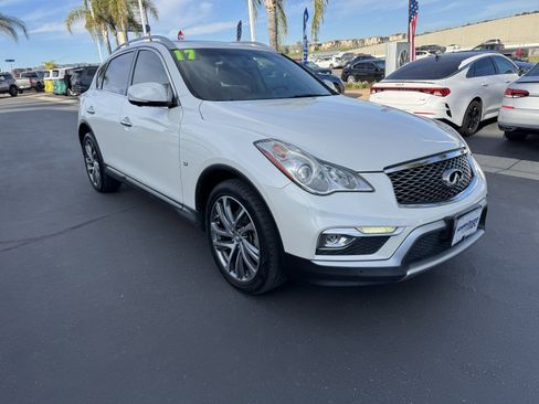 Used 2017 INFINITI QX50 2WD w/ Deluxe Touring Package image 2