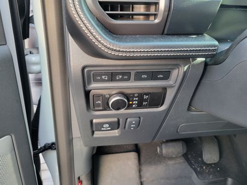 Used 2023 Ford F150 Lightning Platinum AWD/4WD image 25