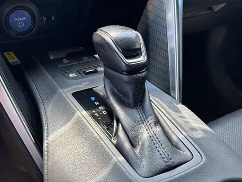 Used 2021 Toyota Venza AWD/4WD image 24
