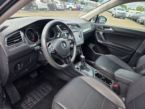 Used 2020 Volkswagen Tiguan SE FWD image 9