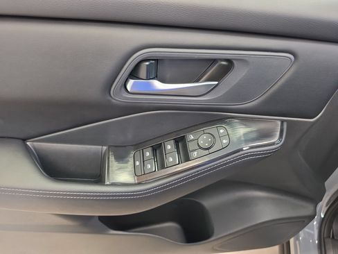 Used 2026 Nissan Rogue SV FWD image 17