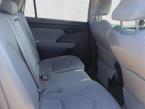 Used 2024 Toyota Highlander LE image 24