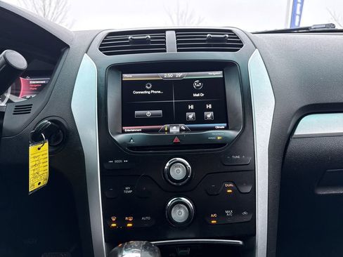 Used 2015 Ford Explorer XLT w/ Equipment Group 202A image 22