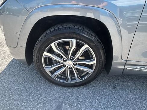 Used 2020 GMC Terrain Denali w/ Denali Premium Package AWD/4WD image 10