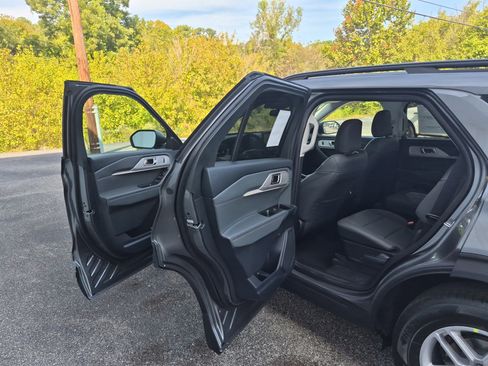 New 2026 Ford Explorer Active w/ Active Comfort Package image 13