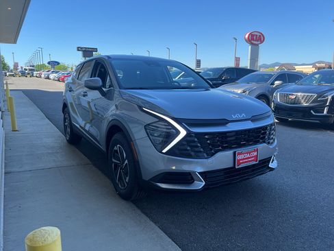 New 2025 Kia Sportage LX image 3