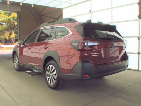 Used 2025 Subaru Outback Premium image 3