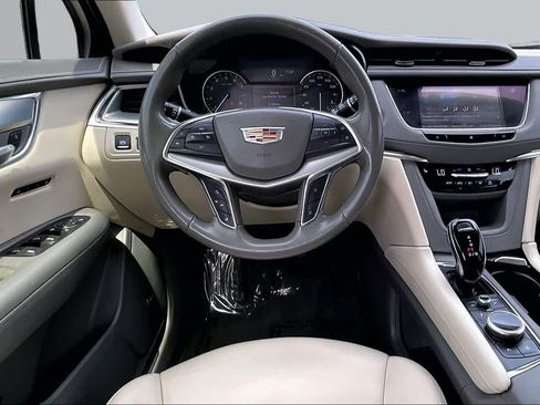 Used 2020 Cadillac XT5 Premium Luxury FWD image 6