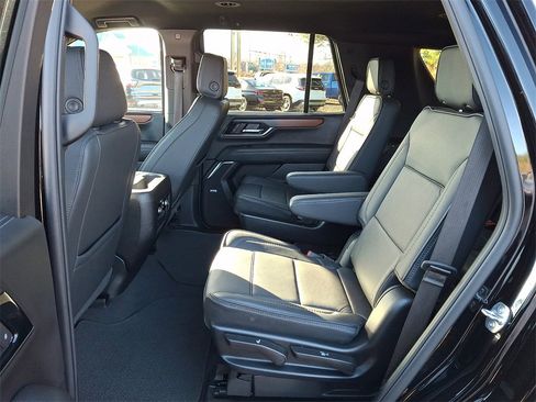 Certified 2025 GMC Yukon Denali image 11