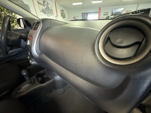 Used 2012 Nissan Versa SV w/ Convenience Pkg image 19