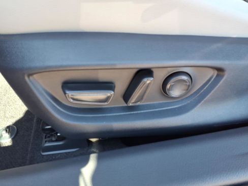 Used 2026 Toyota Camry XLE image 10