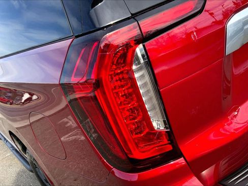 Used 2024 GMC Yukon XL Denali w/ Advanced Technology Package image 28