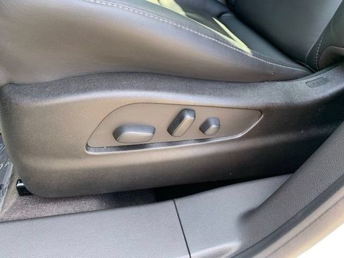 Used 2022 Cadillac XT4 Luxury w/ Cold Weather Package AWD/4WD image 14