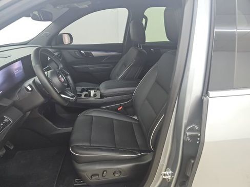 Used 2025 Buick Enclave Preferred image 4