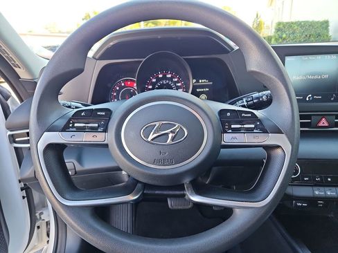 Used 2023 Hyundai Elantra SEL image 10
