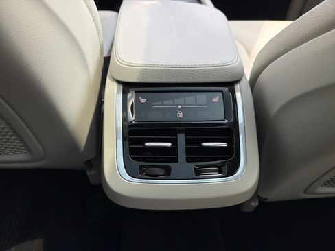 Used 2022 Volvo XC90 T6 Momentum w/ Advanced Package AWD/4WD image 27