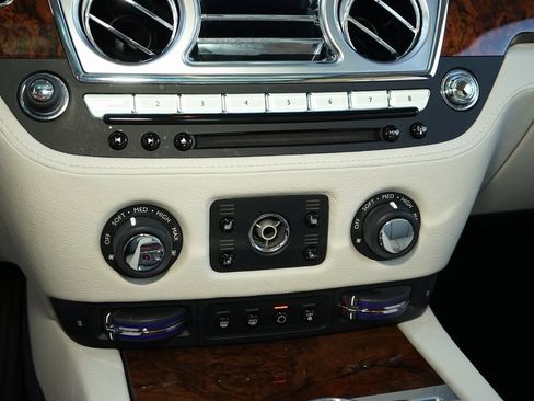 Used 2016 Rolls-Royce Ghost image 17