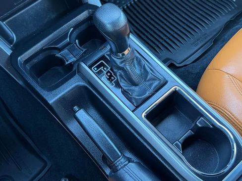 Used 2016 Toyota Tacoma SR5 w/ Towing Package image 30