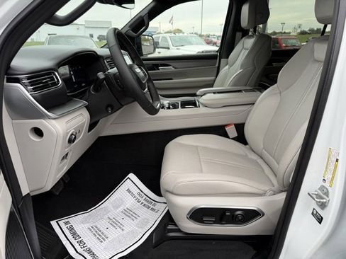 Used 2025 Jeep Wagoneer L Series III image 22