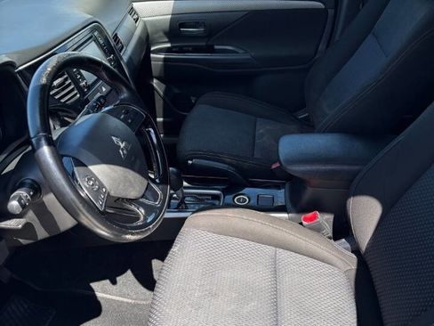 Used 2017 Mitsubishi Outlander ES image 8
