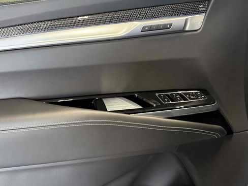 Used 2025 Cadillac Escalade V w/ LPO, ONYX Package image 39