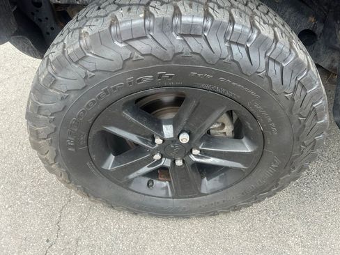 Used 2021 Jeep Wrangler Unlimited Sahara AWD/4WD image 9