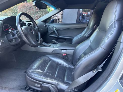 Used 2007 Chevrolet Corvette Coupe w/ Performance Package RWD image 9