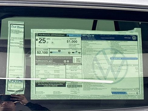 New 2025 Volkswagen Tiguan SE image 24