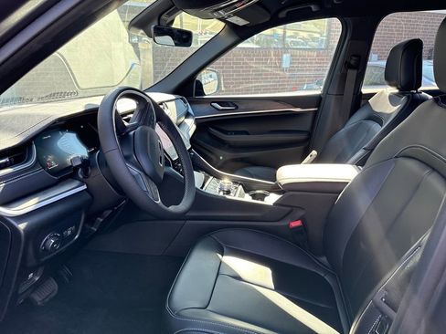 New 2025 Jeep Grand Cherokee Laredo X w/ Luxury Tech Group I image 10