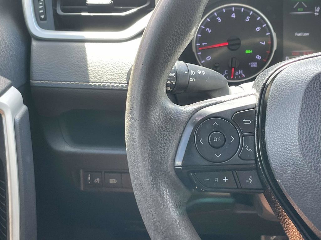Used 2021 Toyota RAV4 XLE FWD image 22
