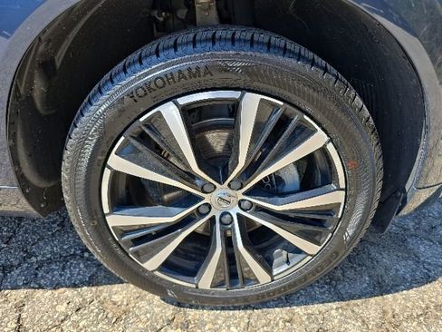 Certified 2024 Volvo XC60 B5 Plus w/ Protection Package Premier AWD/4WD image 12