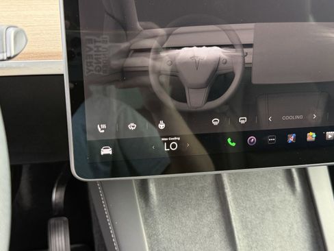 Used 2024 Tesla Model Y Long Range AWD/4WD image 28