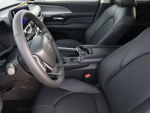 New 2026 Toyota Grand Highlander Limited image 14