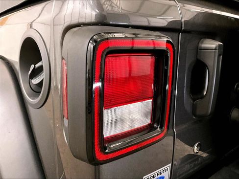 Used 2018 Jeep Wrangler Sport AWD/4WD image 28