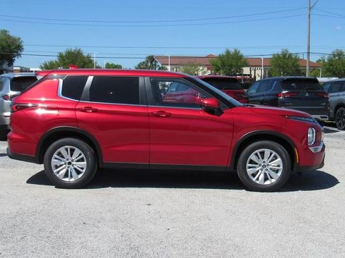 New 2026 Mitsubishi Outlander ES image 2