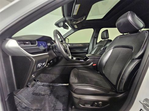 Used 2022 Jeep Grand Cherokee L Altitude image 24