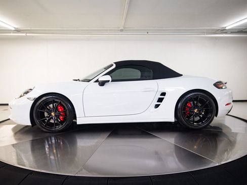 Used 2023 Porsche 718 Boxster S RWD image 2