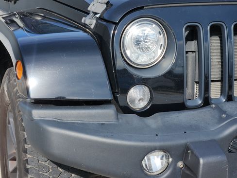 Used 2017 Jeep Wrangler Unlimited Sahara AWD/4WD image 9