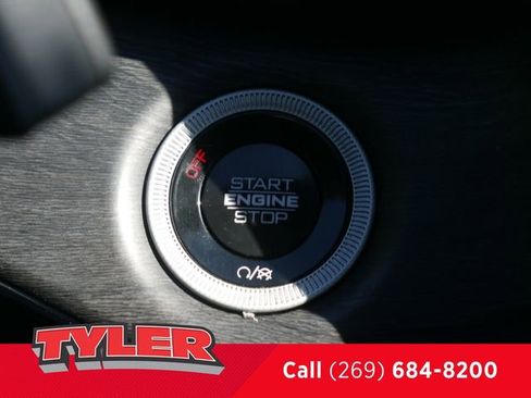 Used 2024 Jeep Grand Cherokee L Limited AWD/4WD image 29