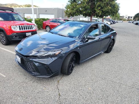 Used 2026 Toyota Camry SE FWD image 1