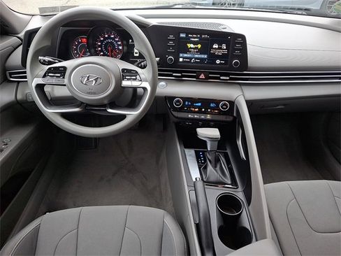 Used 2023 Hyundai Elantra SEL w/ Winter Weather Package image 11