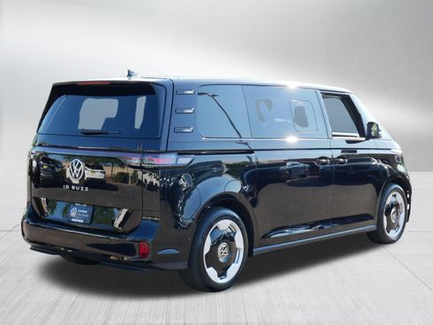 Certified 2025 Volkswagen ID. Buzz Pro S RWD image 7