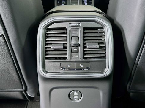 New 2026 Porsche Macan image 26