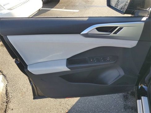 New 2026 Volkswagen Taos SE image 13