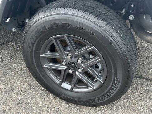 Used 2024 Jeep Gladiator Sport image 5