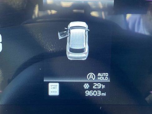 Used 2025 Kia Sportage X-Line image 32